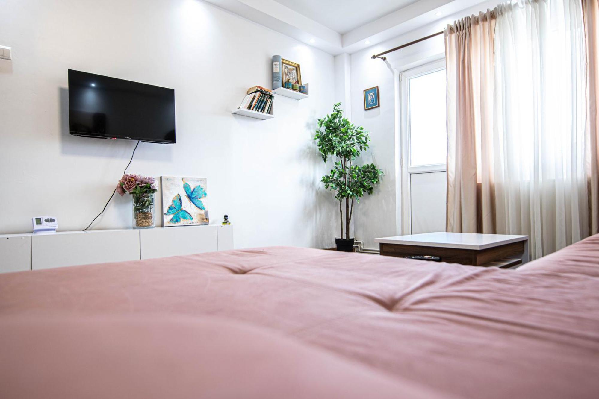 Apartament Near The Park Two Rooms Букурещ Екстериор снимка